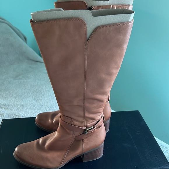 Naturalizer Demetria Maple Boots - Picture 4 of 5